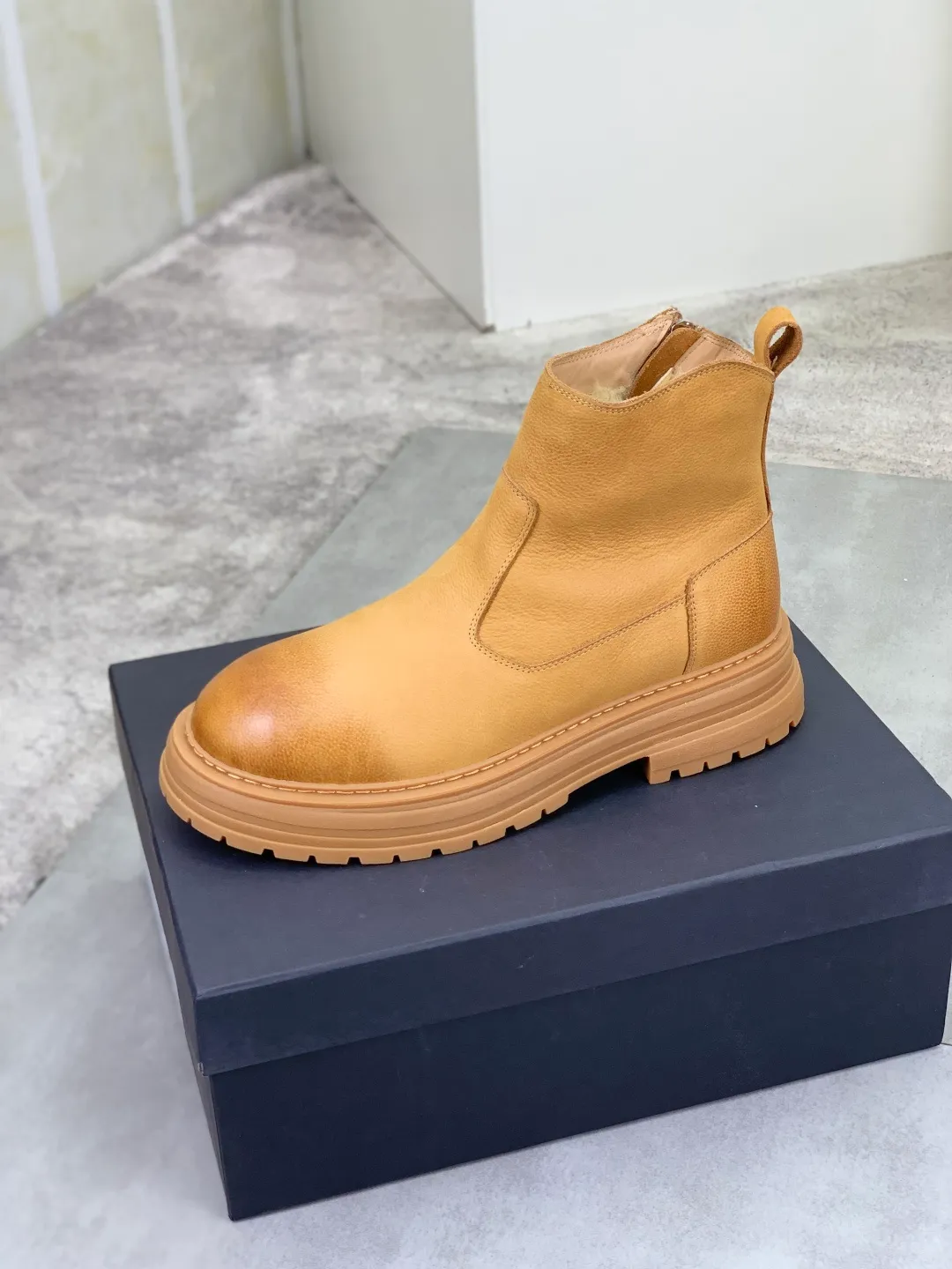 Men's men's shoes 💰P660 New arrival 🆕🆕🆕 IUGGI Men's British retro Martin boots Winter new men's outdoor hiking boots First layer of cowhide on the outside and wool on the inside Comfortable and warm Rubber sole sole Non-slip and firm Trendy and fashionable Casual and versatile Size: 38-44 (45 customized) Color: three colors